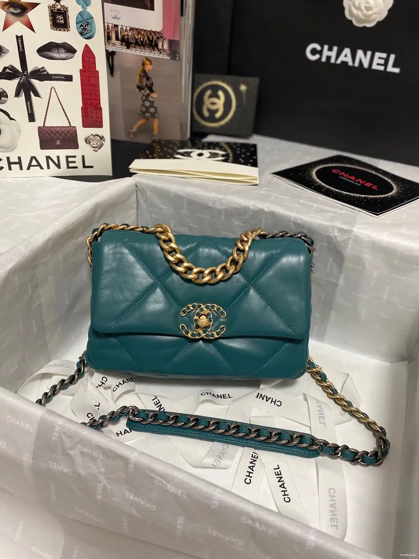 First Bag Ru BAG FLAP 19 CHANEL 0630
